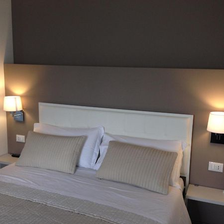 Ferienwohnung Residenza Le Camelie Oggebio Exterior foto