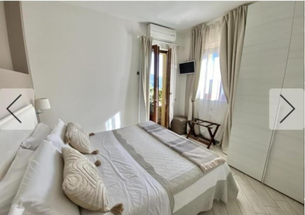 Ferienwohnung Residenza Le Camelie Oggebio Exterior foto