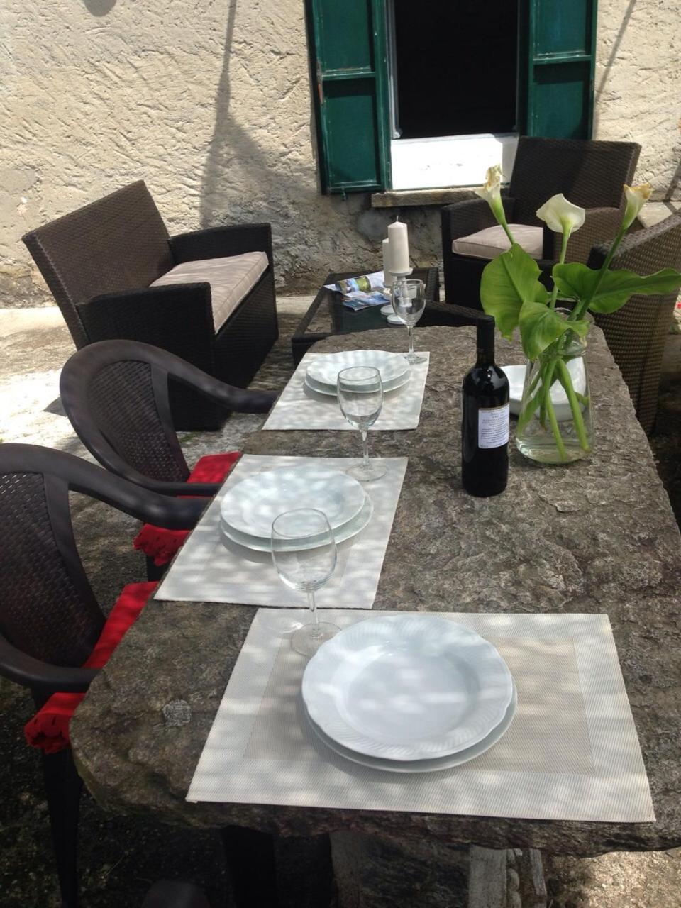 Ferienwohnung Residenza Le Camelie Oggebio Exterior foto